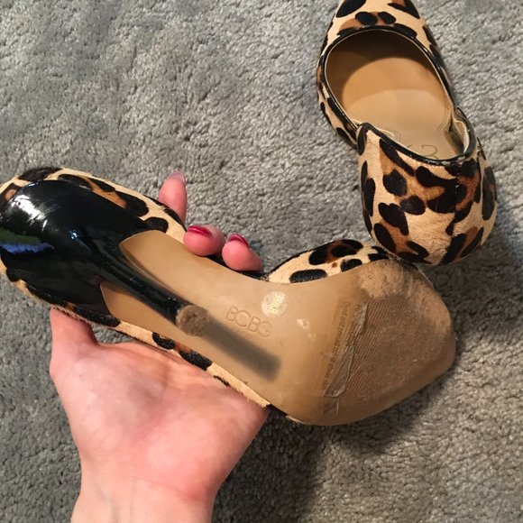 BCBG Brown Cheetah Print Faux Fur Texture Pointed Toe Heels - Picture 4 of 6